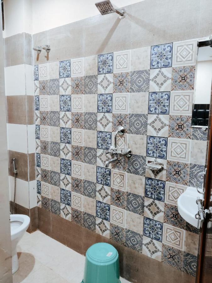 ורנאסי Priyaparadiseinn מראה חיצוני תמונה